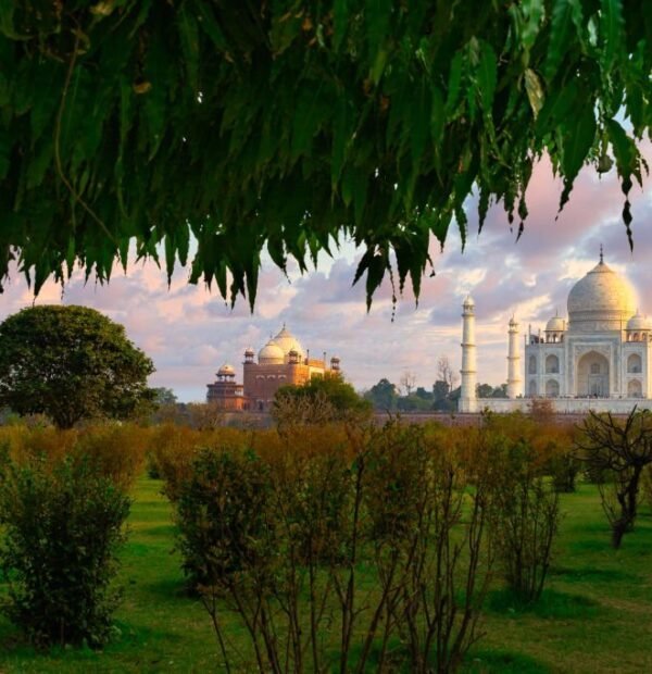 Same Day Taj Mahal Tour by Gatimaan Express Train